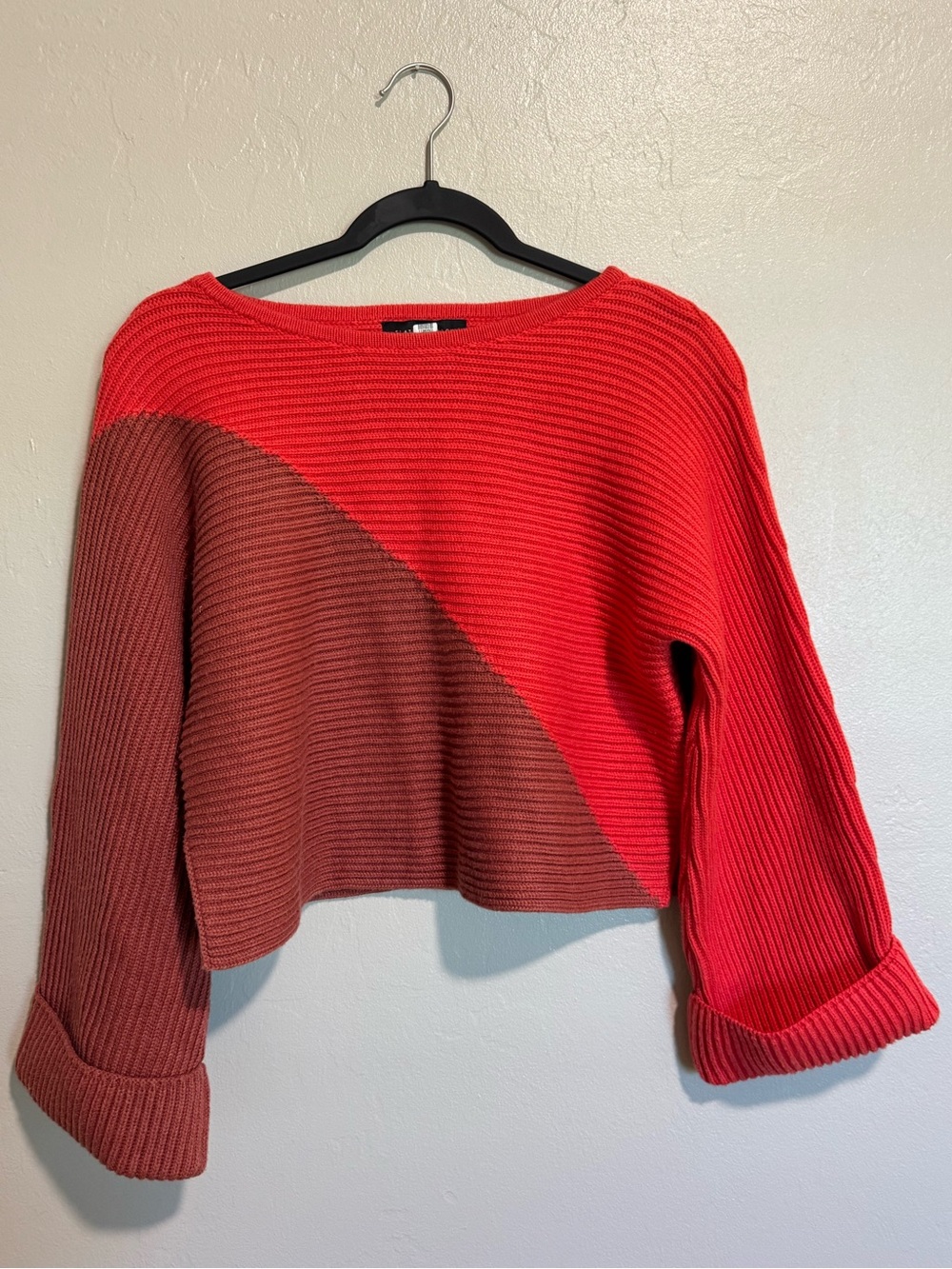 Slate & Willow Red and Brown Diagonal Colorblock Ribbed Sweater